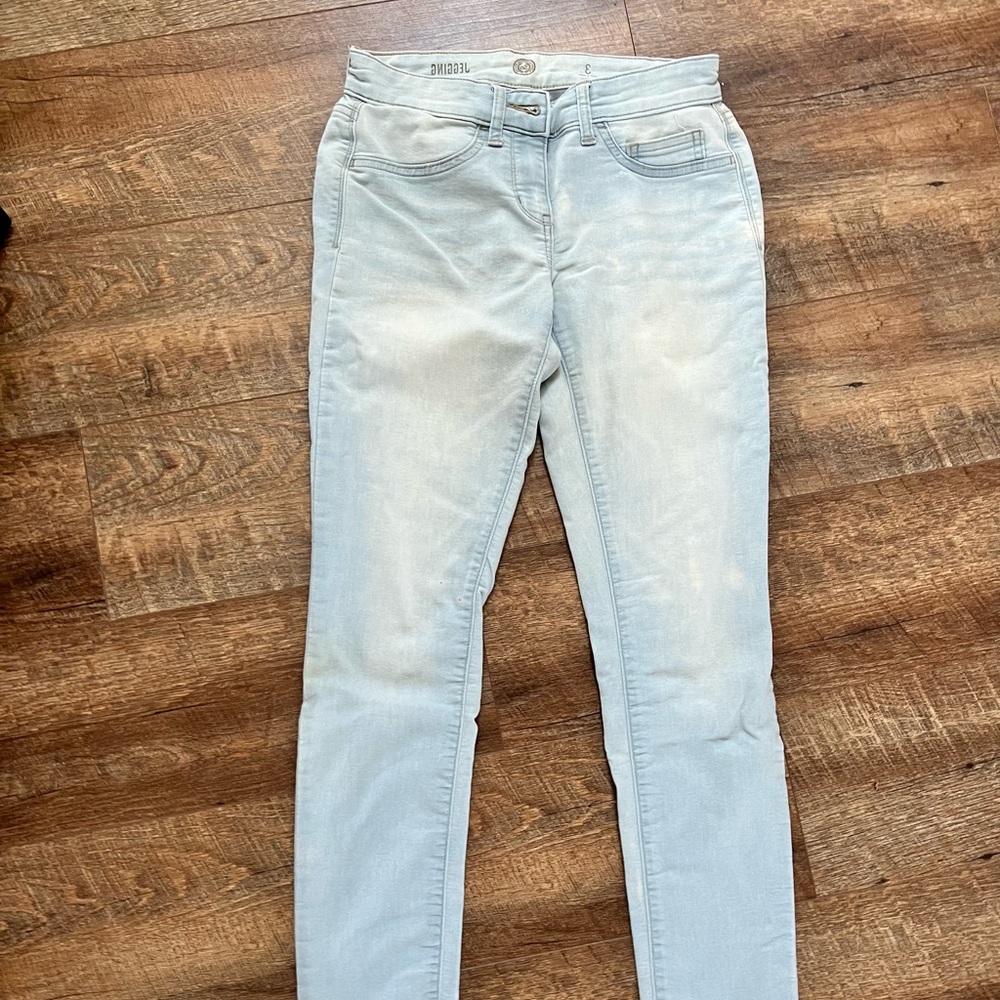 So size 3 light blue jeggings